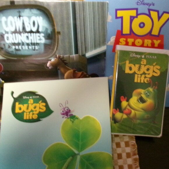 Exclusive Disney Lithographs:Toy Story 1 and 2 and a Bug's Life plus Bug's VHS - Picture 2 of 15